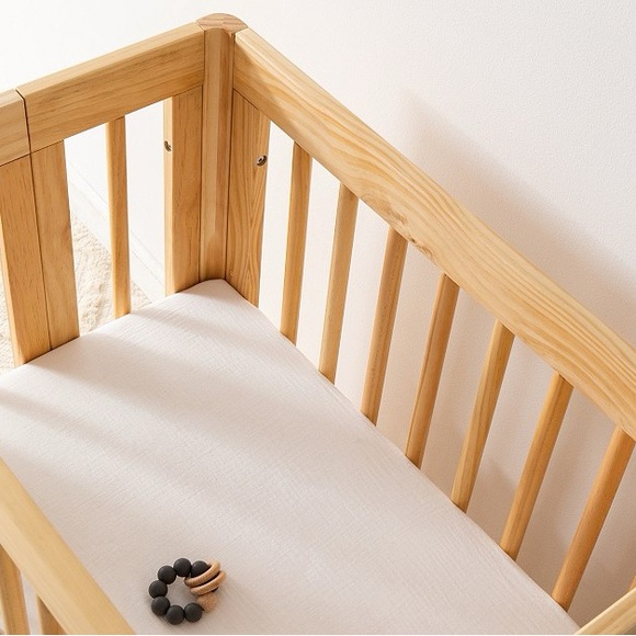 Babyletto Plain White All-Stages Bassinet Sheet - Picture 2 of 6